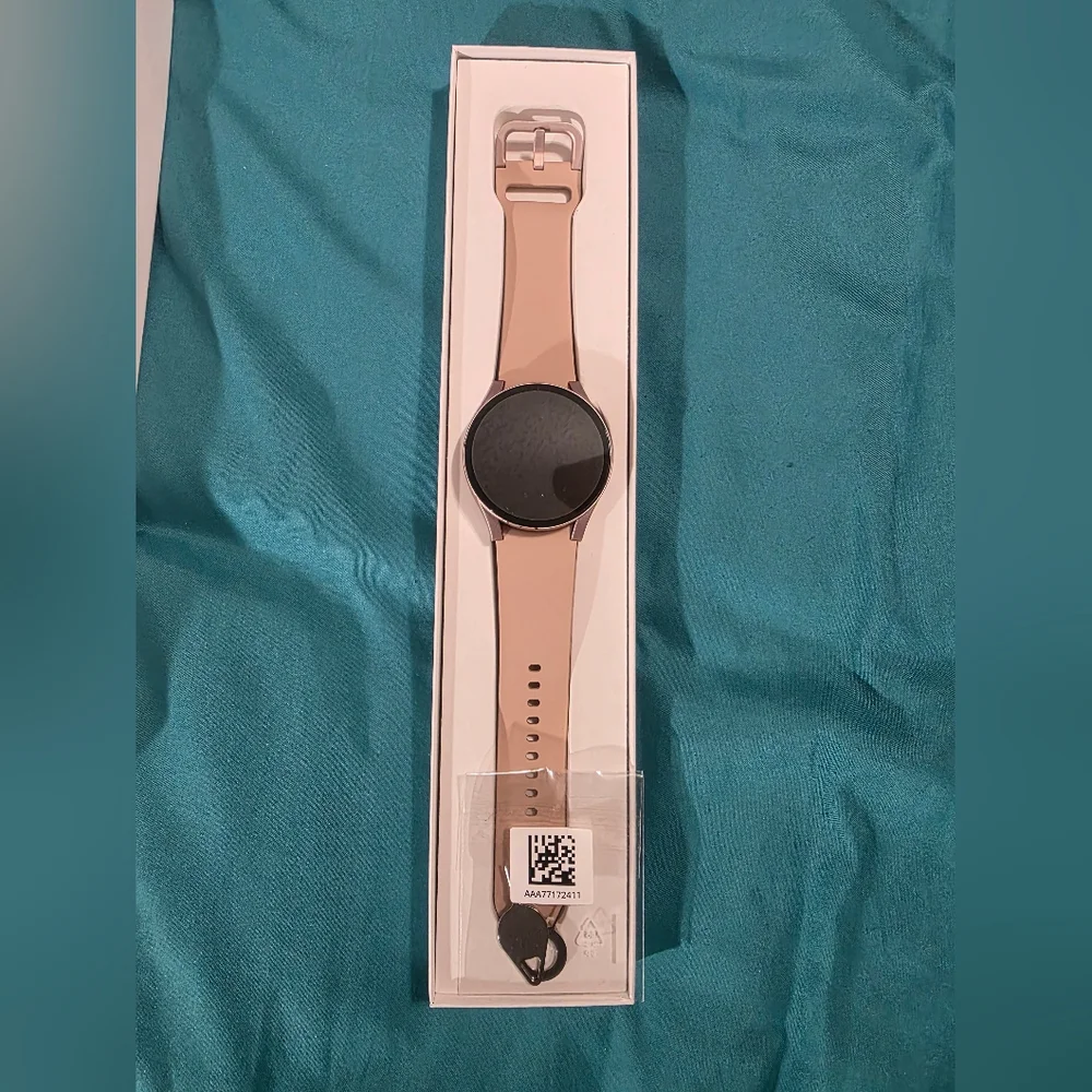 NEW GALAXY PINK GOLD SMART WATCH 4 BRAND NEW IN BOX - Picture 3 of 5